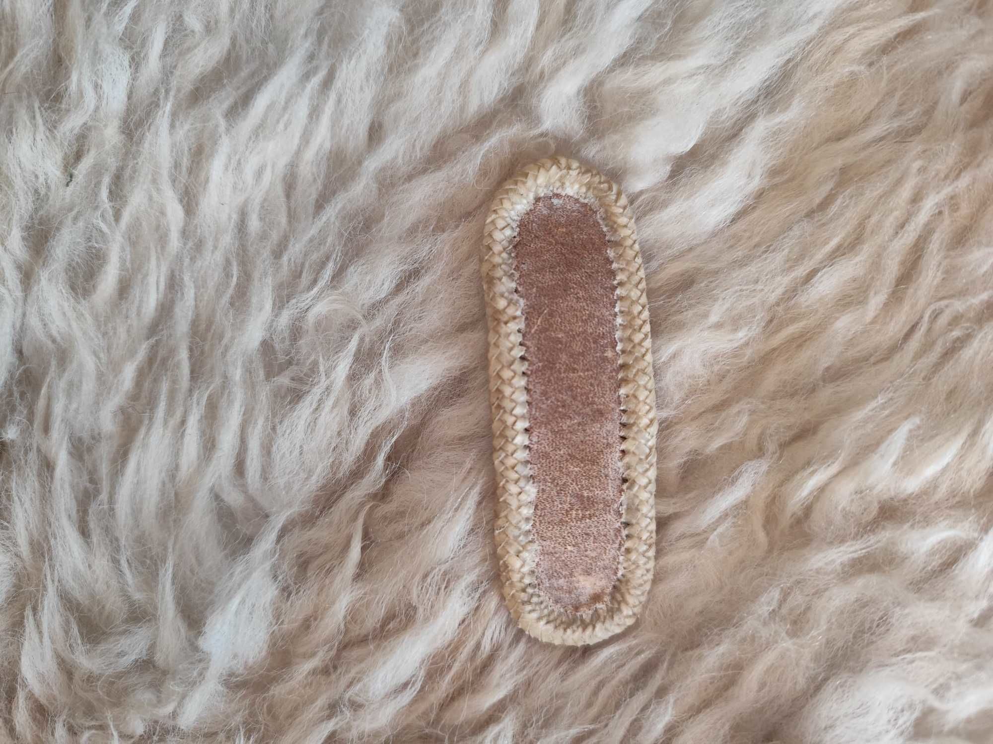 Broche Pelo beige 