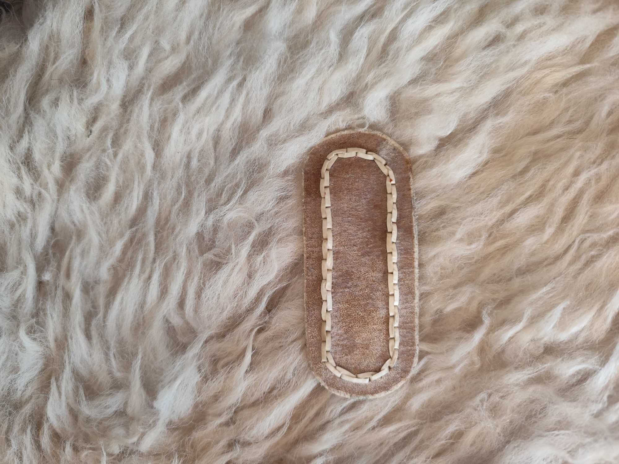 Broche Pelo beige 