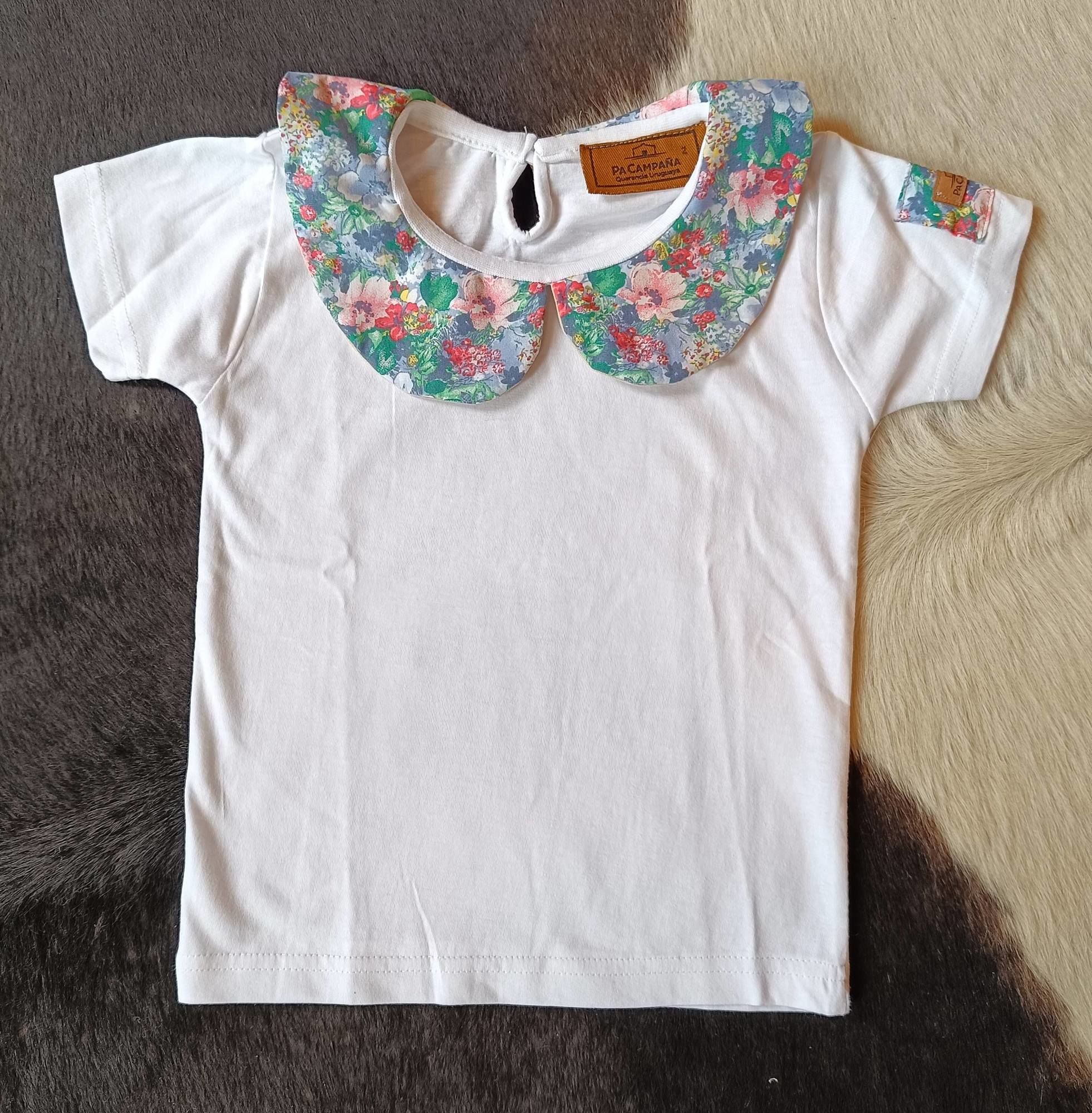 Remera con cuello blanco 4